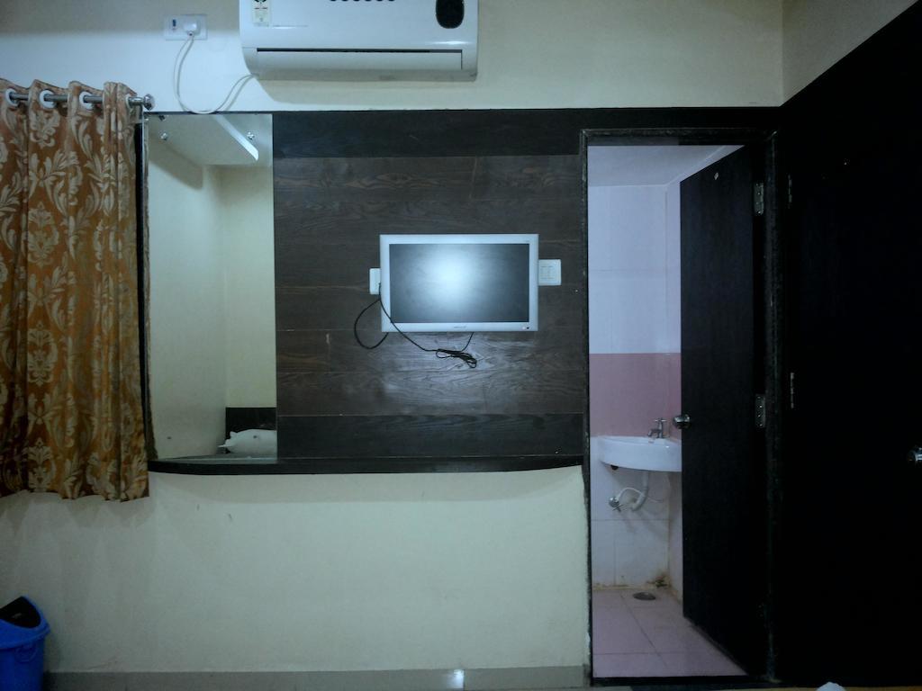 Hotel Sai Galaxy Inn Shirdi Room photo