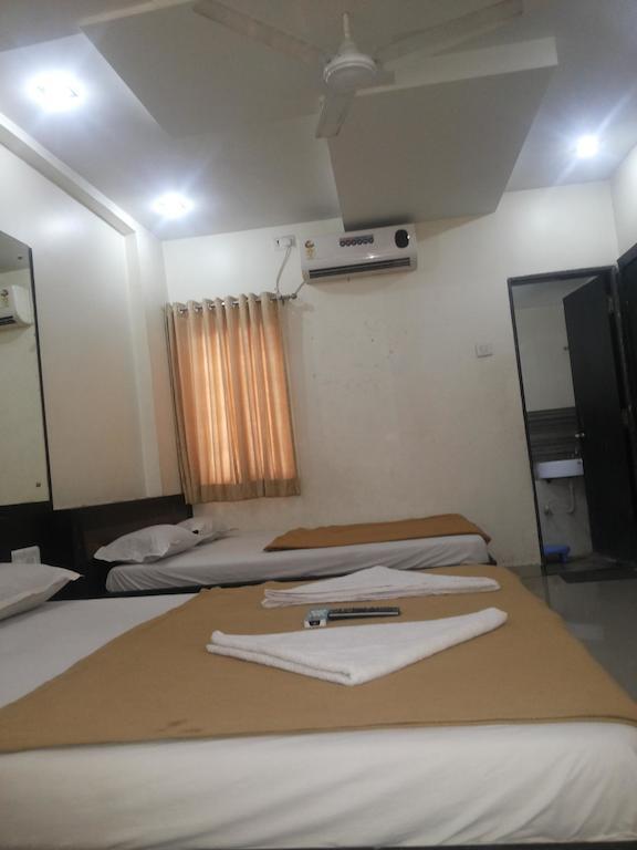 Hotel Sai Galaxy Inn Shirdi Exterior photo