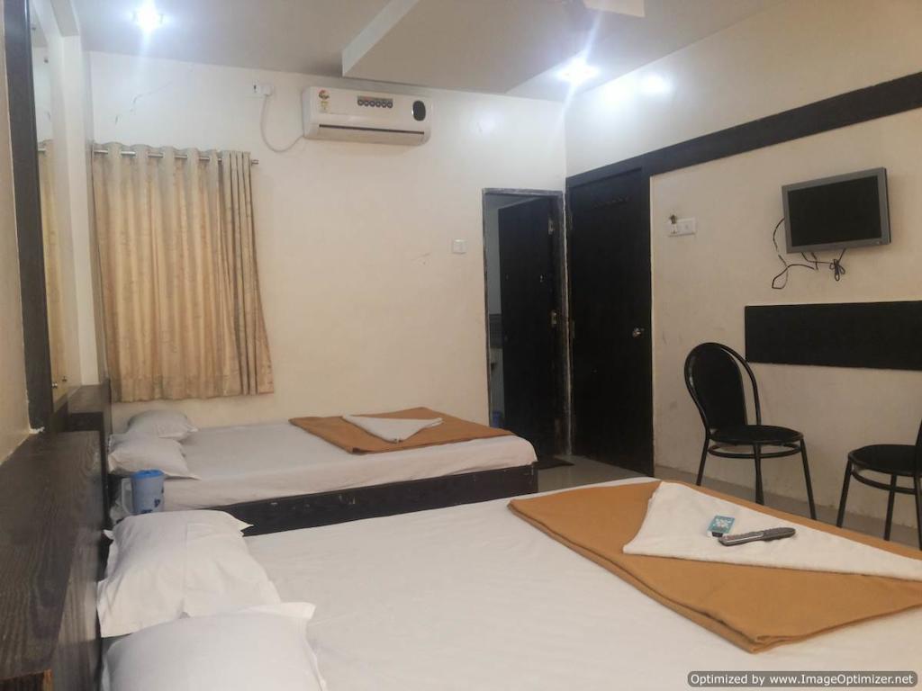 Hotel Sai Galaxy Inn Shirdi Room photo