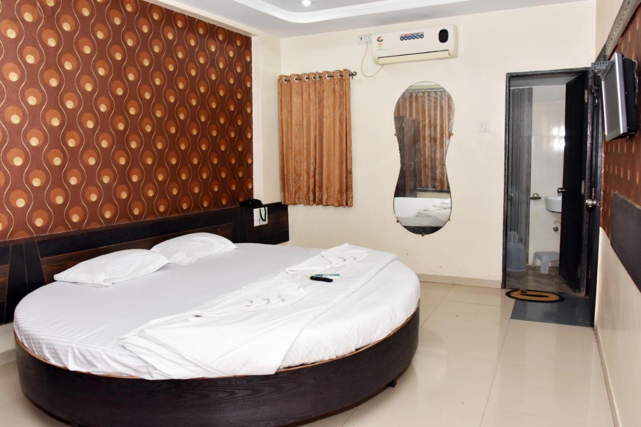 Hotel Sai Galaxy Inn Shirdi Exterior photo